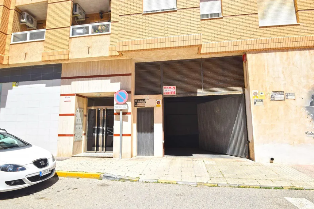 Välivaade - Garage with Easy Access in El Ejido