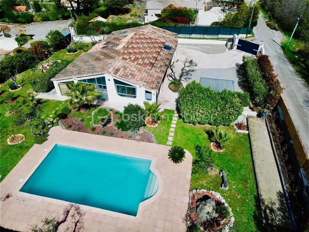 Õhuvaade - Provençal Villa with Pool in Var