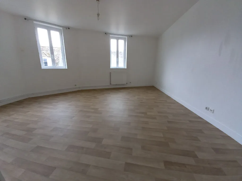 Pièces - Appartement 2 Pièces au Centre d'Étrépagny