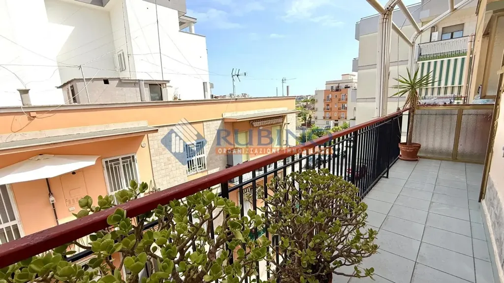 Rõdu - Rear-Facing Apartment with Balcony in Trani