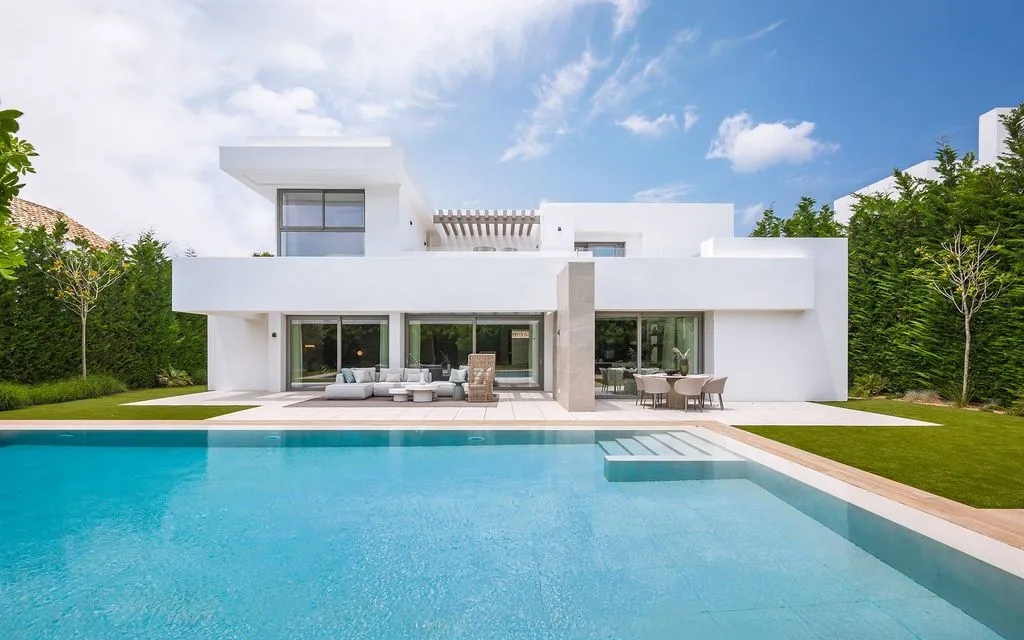 Bassein - Contemporary Villa with Sea View in Estepona