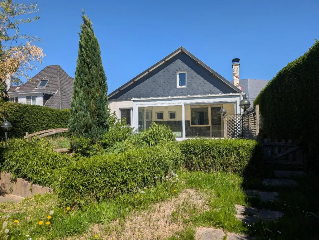 Extérieur - Maison 4 Façades avec Piscine à Grâce-Hollogne