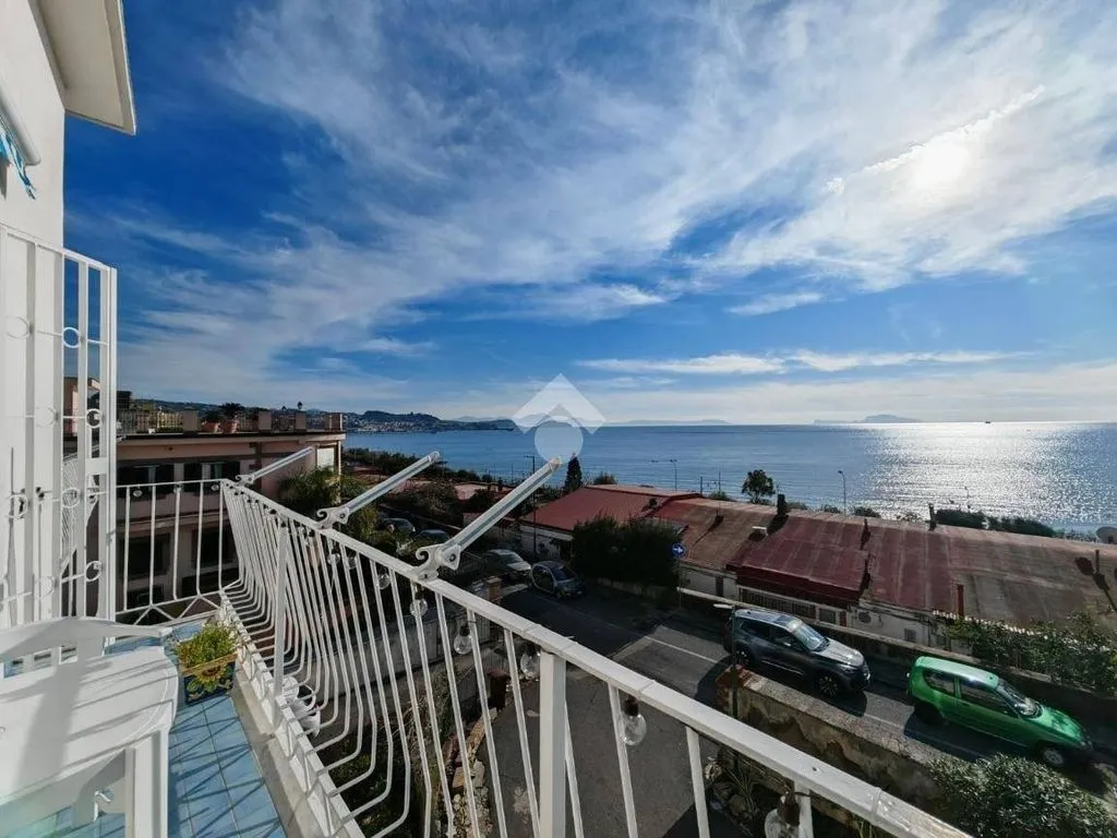 Rõdu - Luxury Apartment with Panoramic View in Lucrino