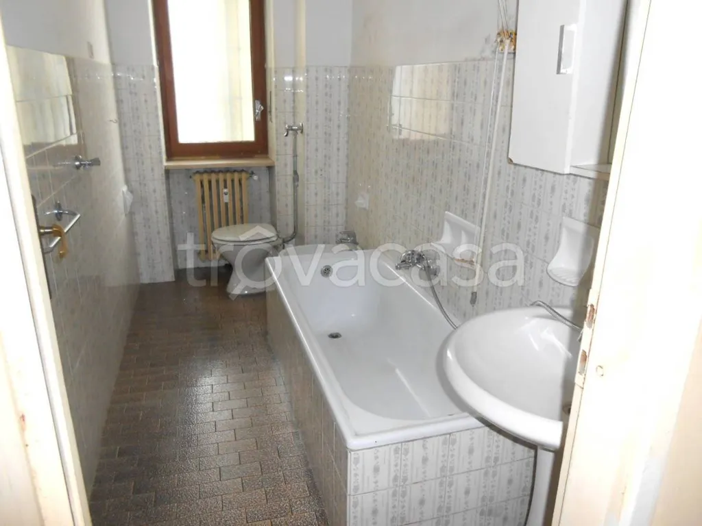 Salles de bain - Trilocale with Balcony in Rivoli