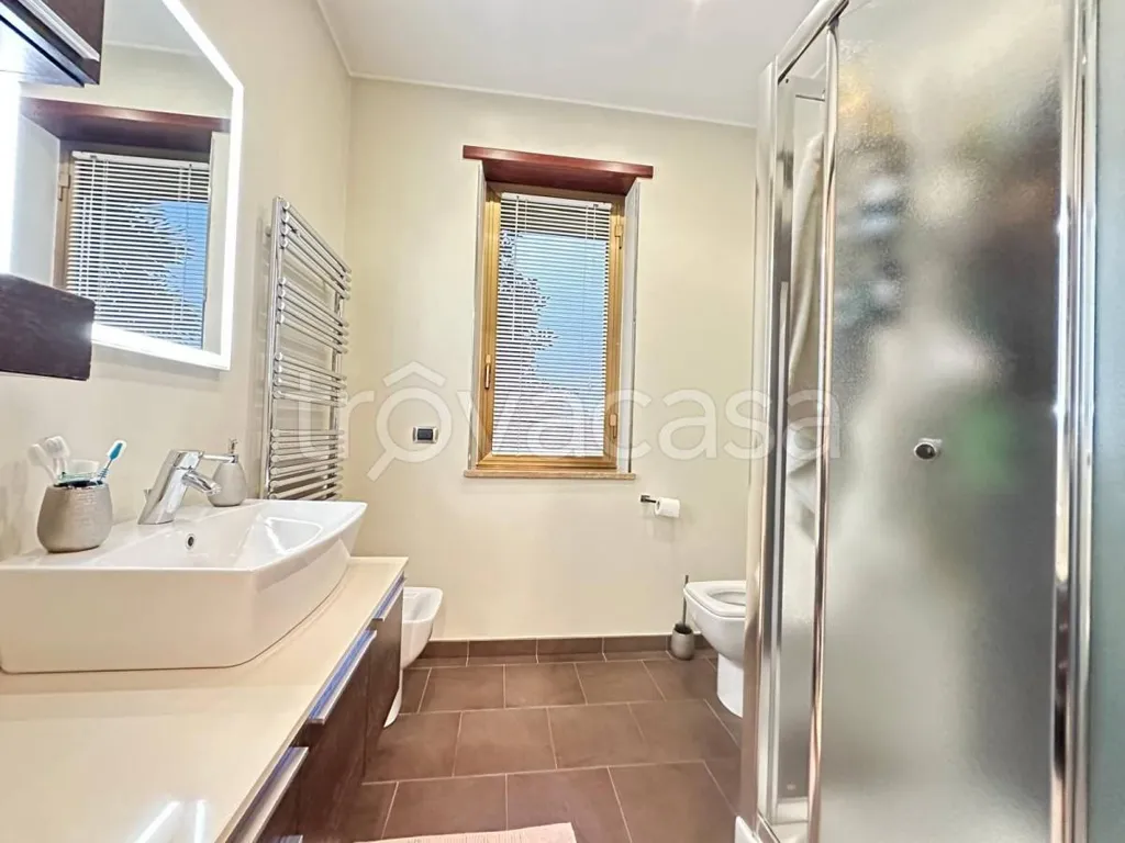 Salles de bain - Bifamiliar Villa with Private Garden in Leini