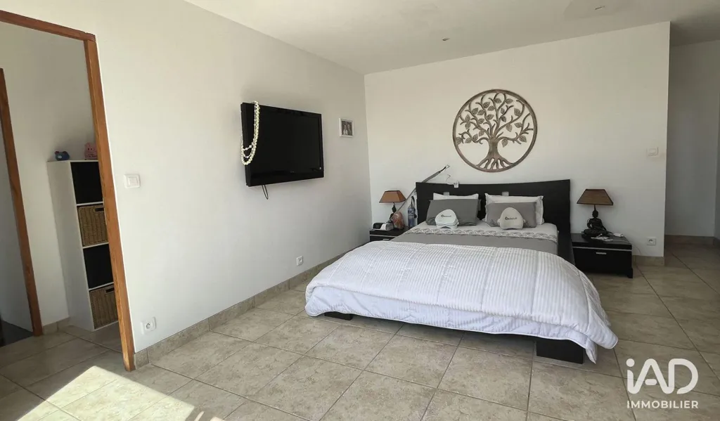 Chambres - Maison Rénovée en Pierre avec Jardin à Vouillé