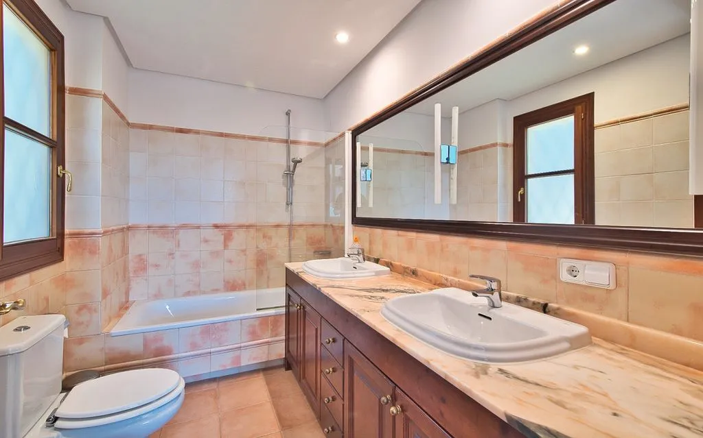 Bathrooms - Luxury Villa with Pool and Sauna in Calvià