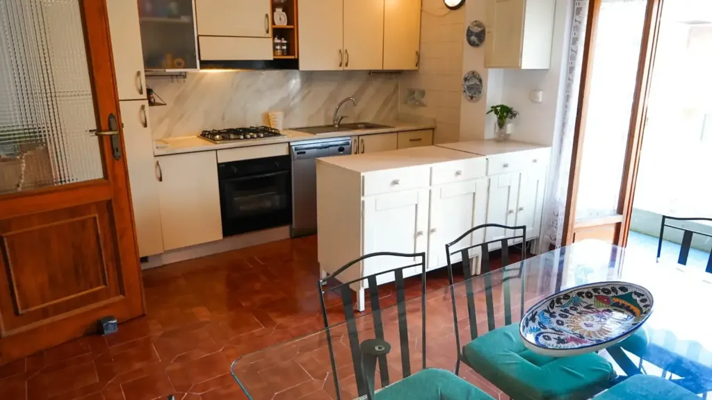 Cuisine - Apartment with Castle View in Massa