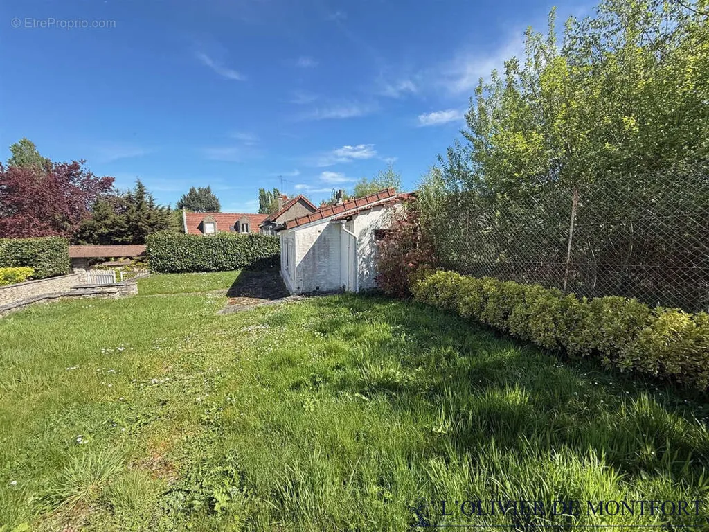 Garden - Constructible Plot with Balcony in Méré
