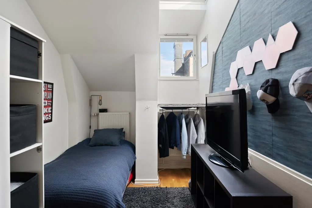 Magamistoad - Penthouse with Impressive Ceiling Height in Fridhemsplan