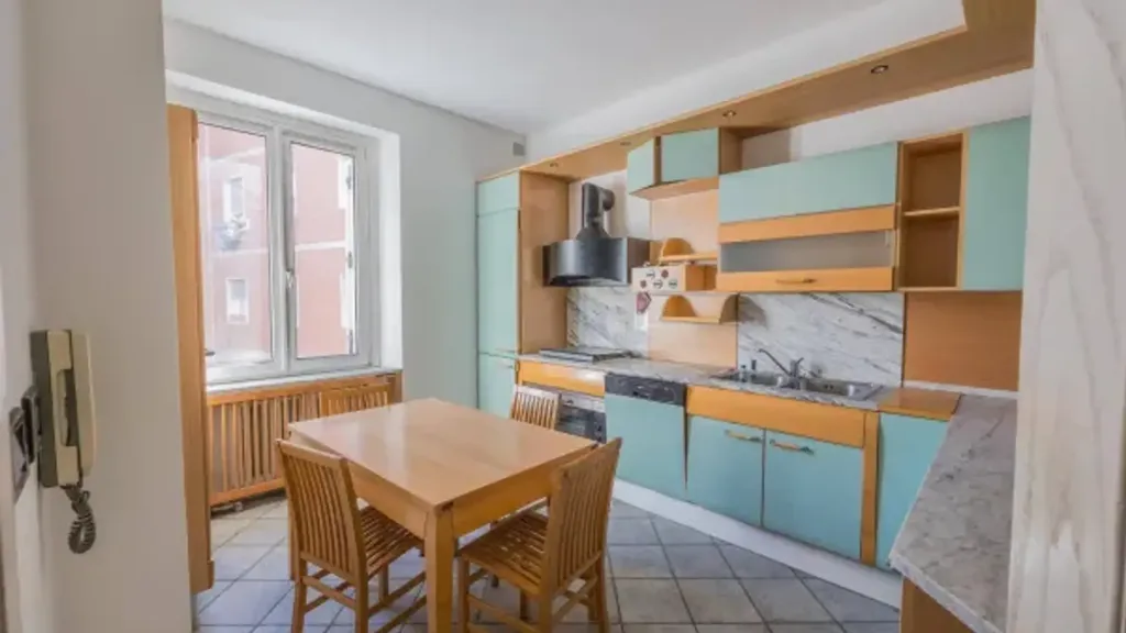 Cuisine - Spacious Apartment with High Ceilings in Bolzano