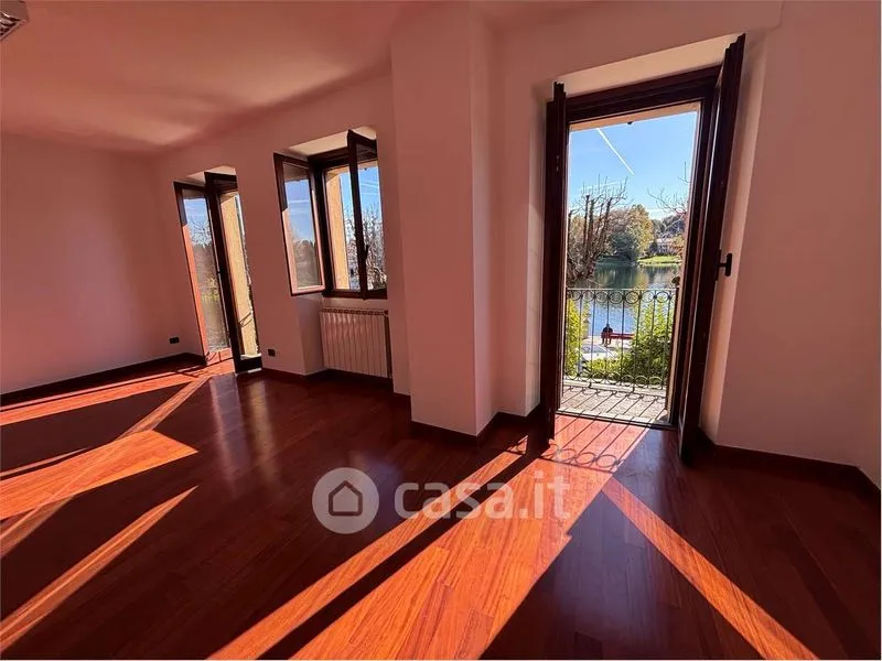 Séjour - Elegant Apartment with River View in Sesto Calende