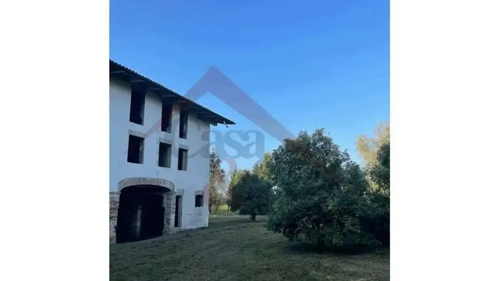 Exterior - Rustic Property with Large Garden in Modena