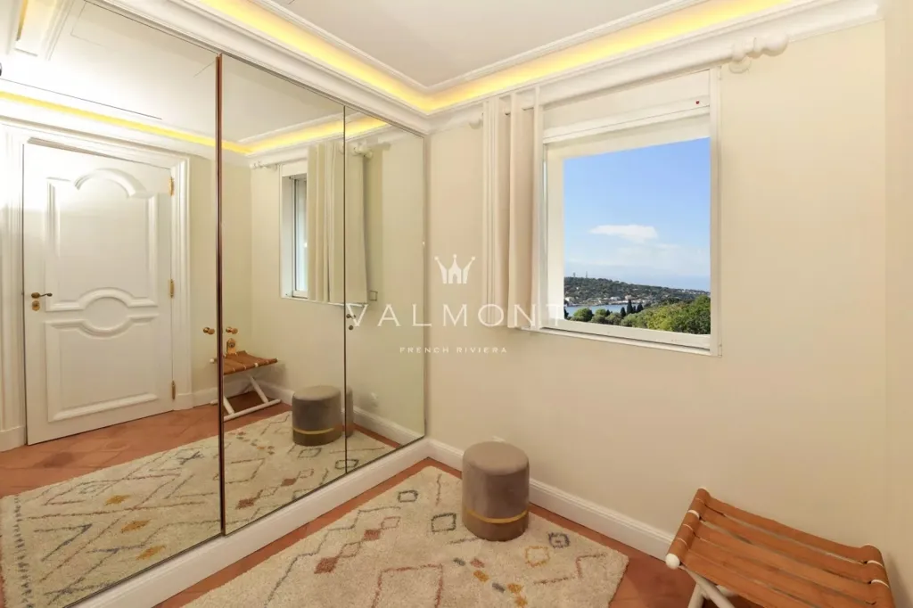 Esik - Renovated Villa with Private Beach Access in Cap d'Antibes
