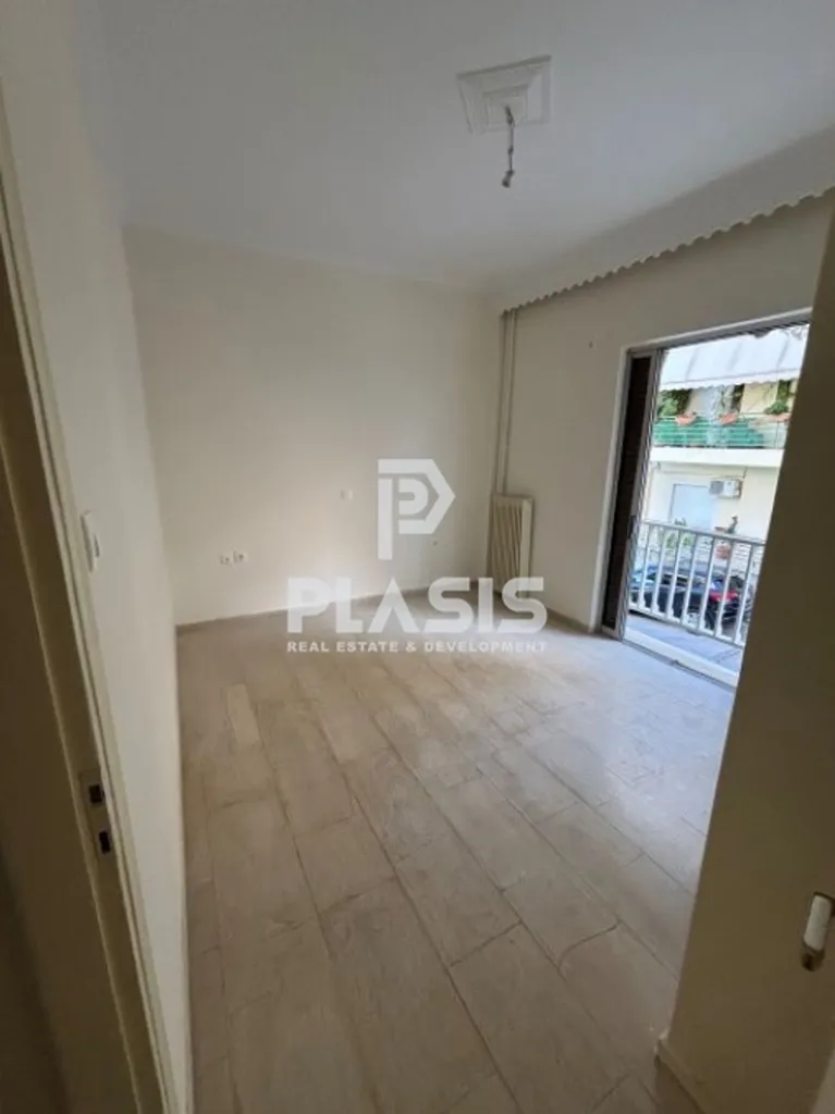Pièces - Ground Floor Apartment with Balcony in Kerasini