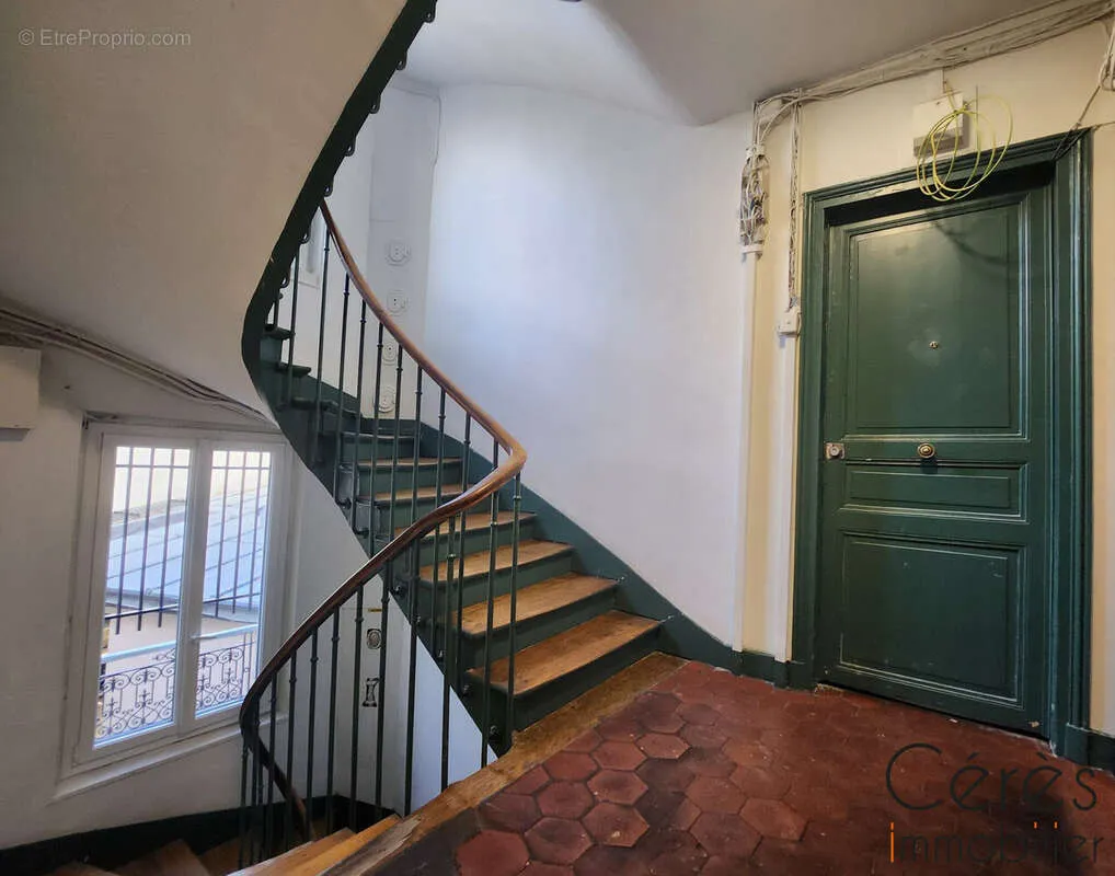 Stanze - 3-Piece Flat with Metro Access in Pantin