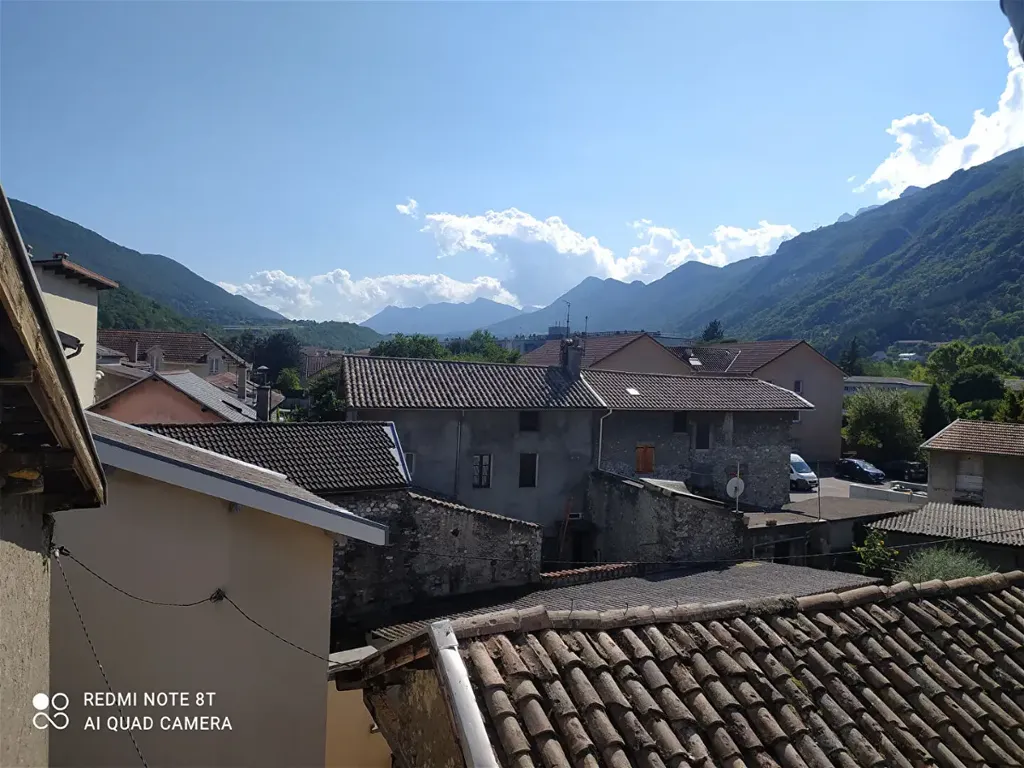 Appartement Rénové dans Maison de Village à VIF