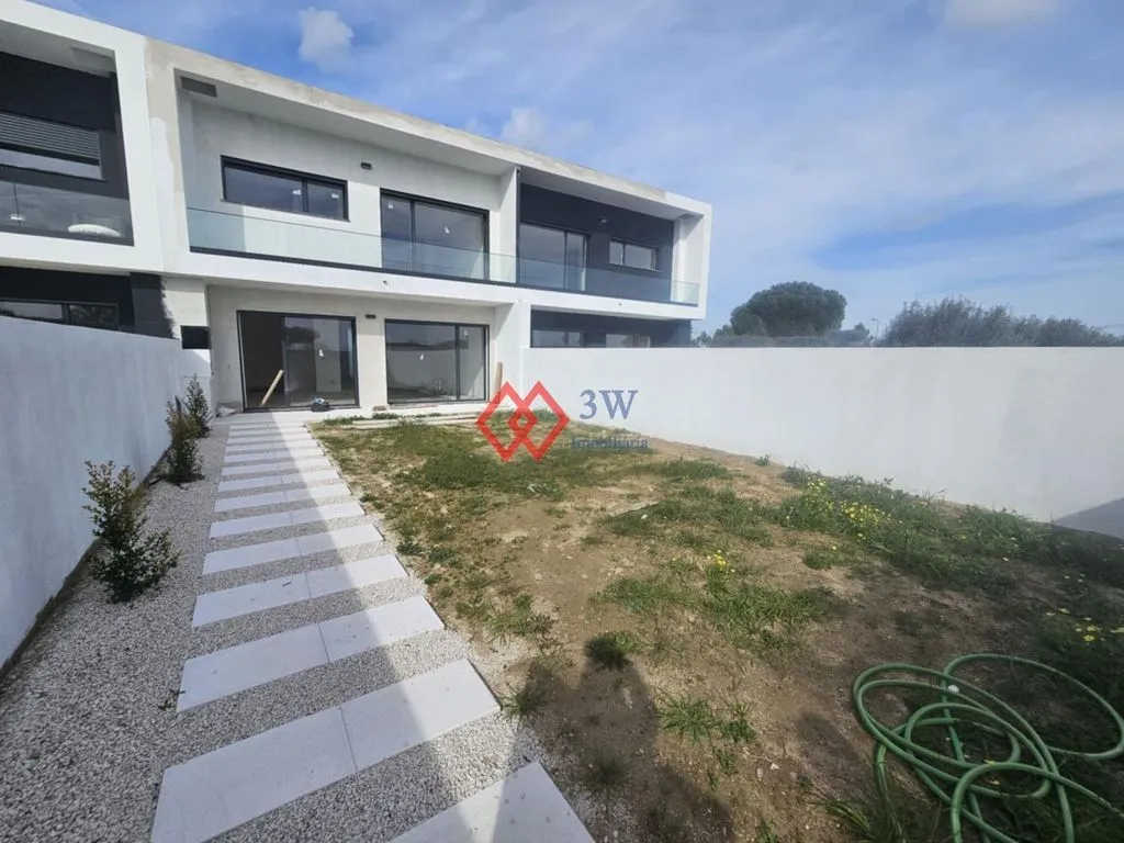 Exterior - Luxury House with Pool in Entroncamento