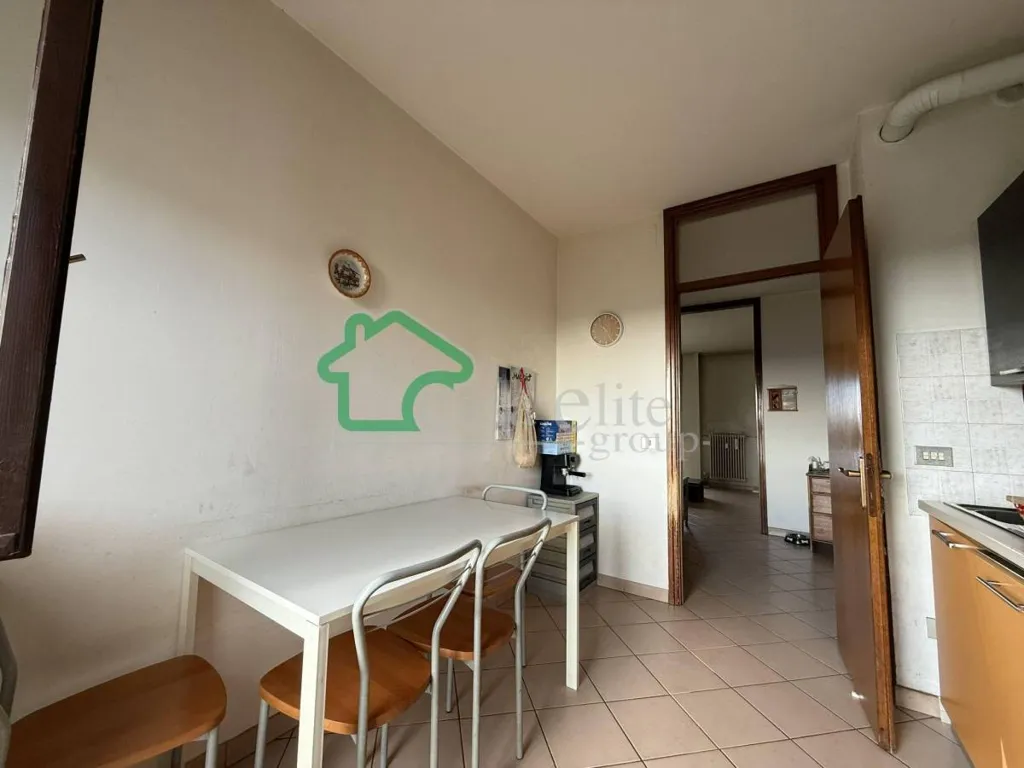 Söögituba - Spacious Apartment with Lift in Lodi