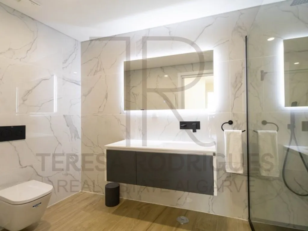 Vannitoad - Luxury Flat with Balcony in Loulé