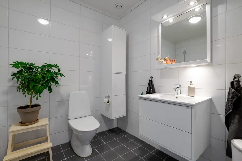 Salles de bain - Modern Apartment with Balcony in Ekeby-Almby