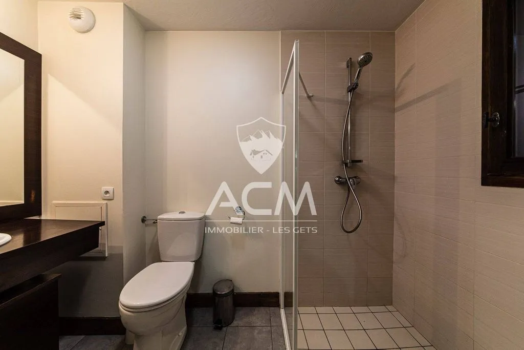 Salles de bain - Chalet Luxueux avec Vue Montagne à Les Gets
