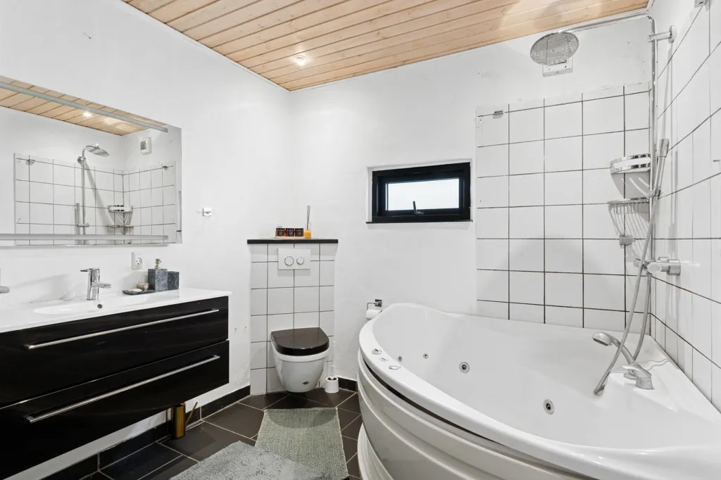 Salles de bain - Terraced House with Carport in Brande