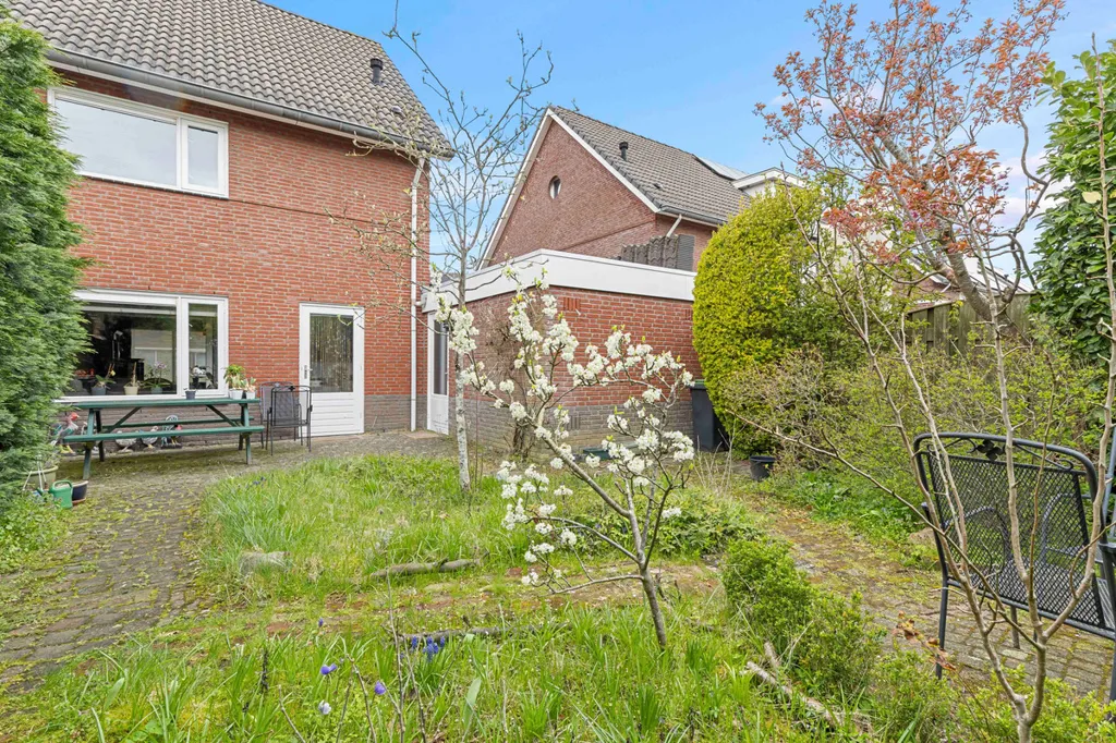 Aed - Two-Storey House with Garden in Helmond
