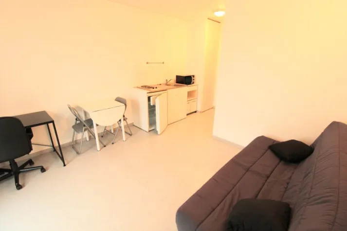 Séjour - Studio Meublé avec Ascenseur près d'Utt