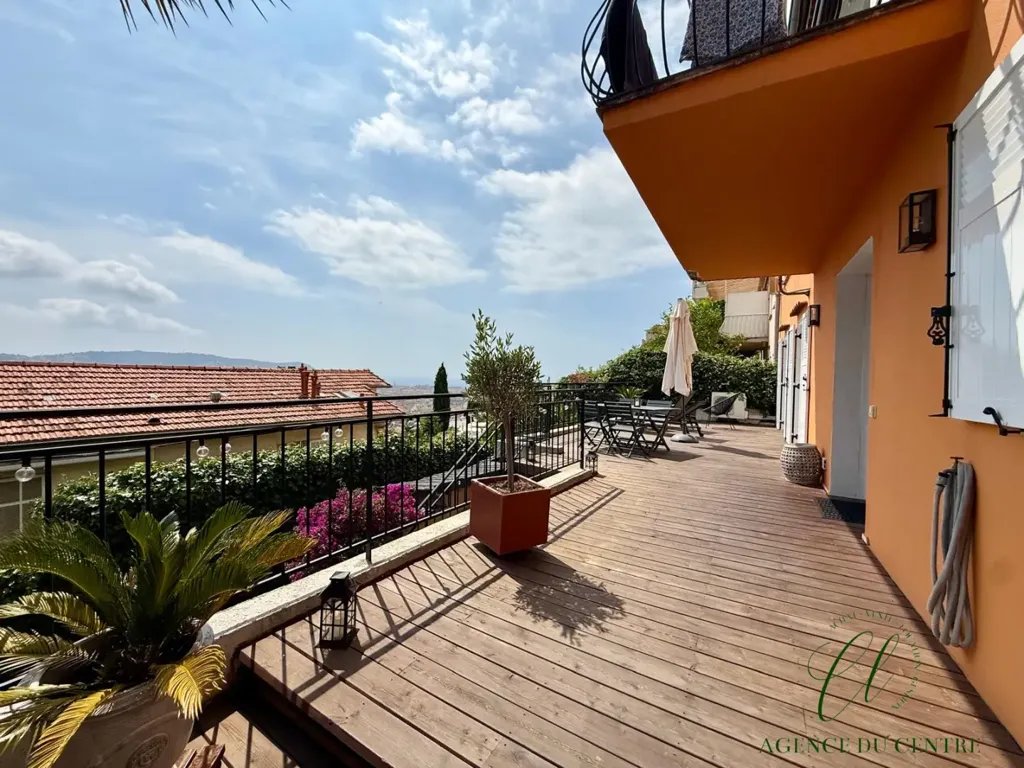 House with Sea View and Garden in Nice