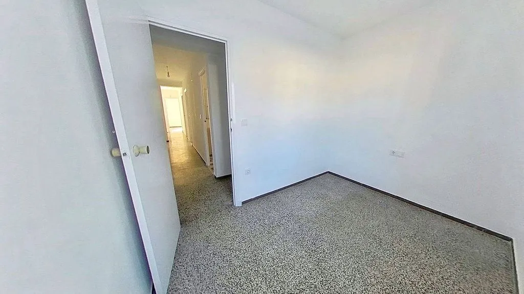 Pièces - 3-Bedroom Apartment with Sea Access in Valencia
