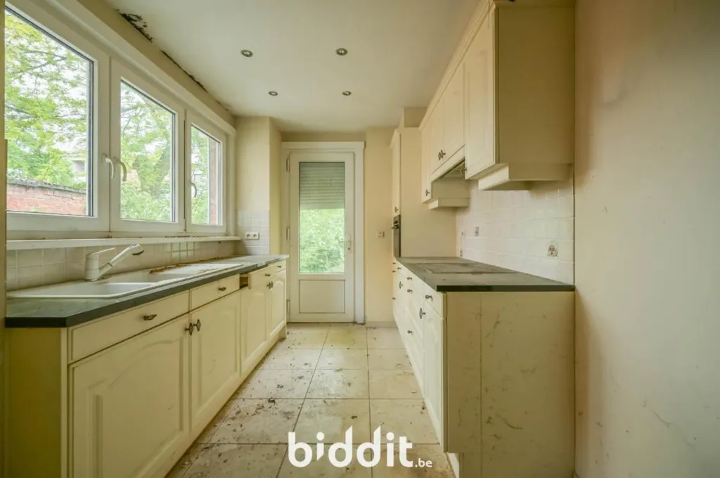 Kitchen - Spacious House with Garden in Louvain