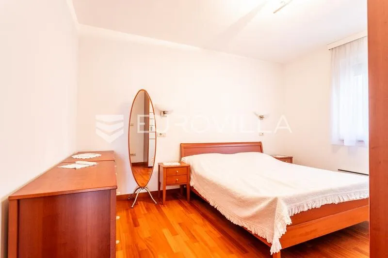 Magamistoad - Spacious 3-Bedroom Apartment with Sea View in Zenta, Split