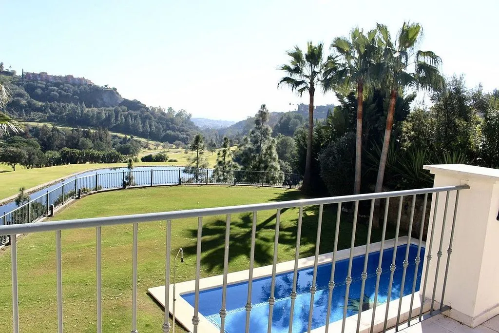 Piscina - Luxury Villa with Sea View in Benahavís