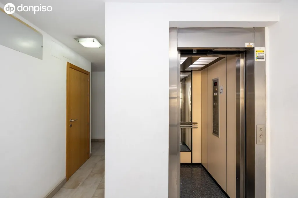 Esik - Semi-New Flat with Terrace in Las Gabias
