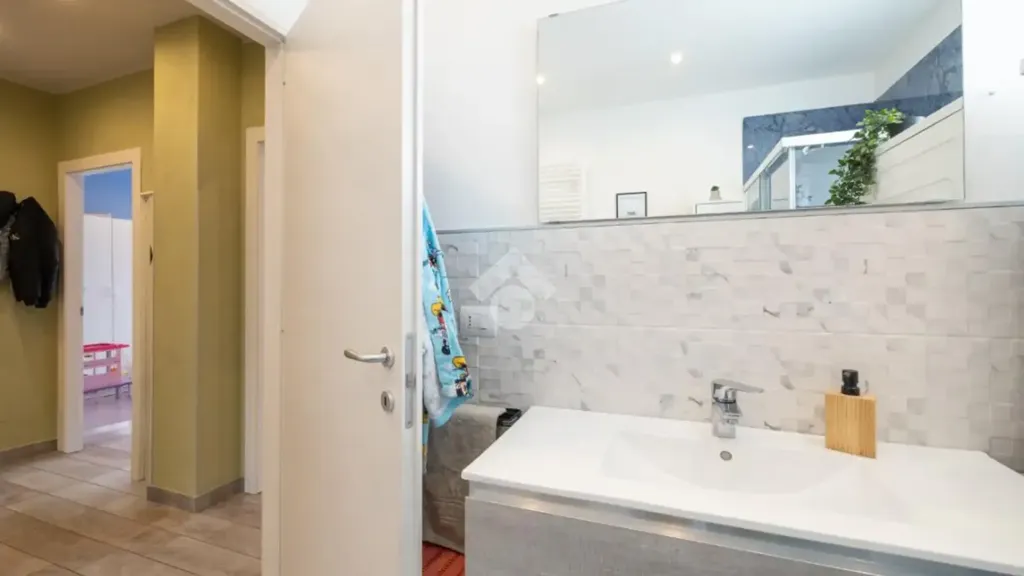Vannitoad - Rear-Facing Apartment with Balcony in Chieri