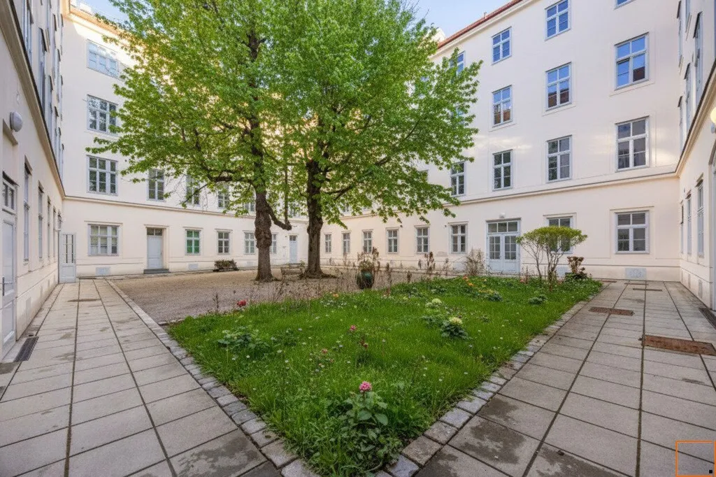 Jardin - Altbau Residence with Park View in Vienna