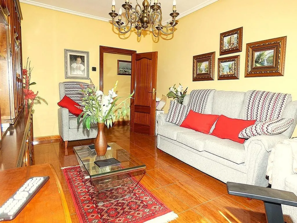 Séjour - Apartment with Balcony in Arrontegi Centre