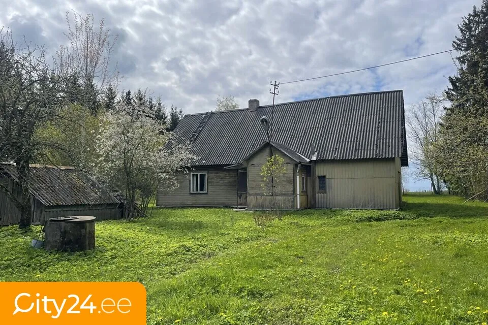 Välivaade - Traditional Wooden House with Outbuildings near Elva