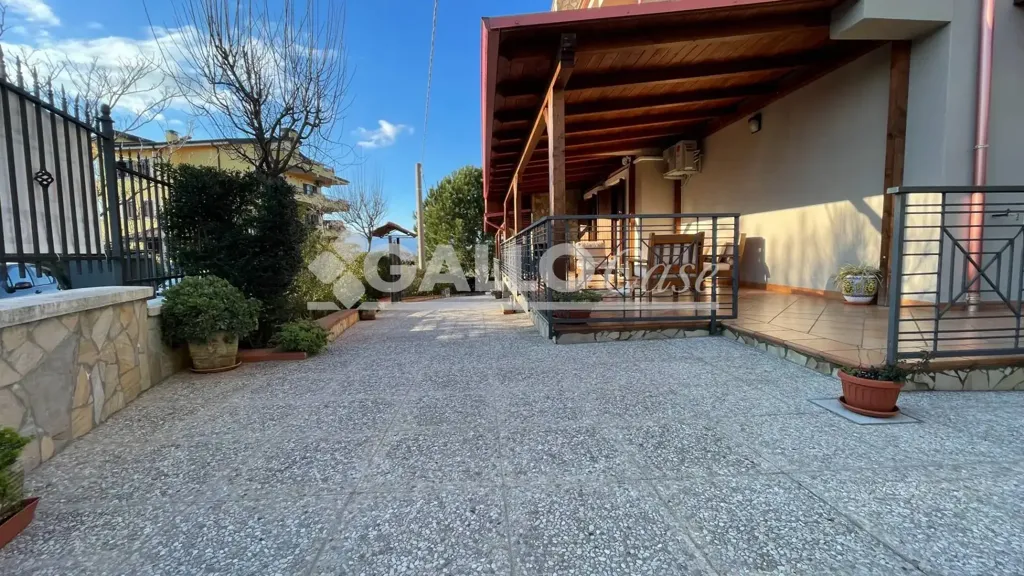 Terrasse - Elegant Villa with Garden in Zumpano