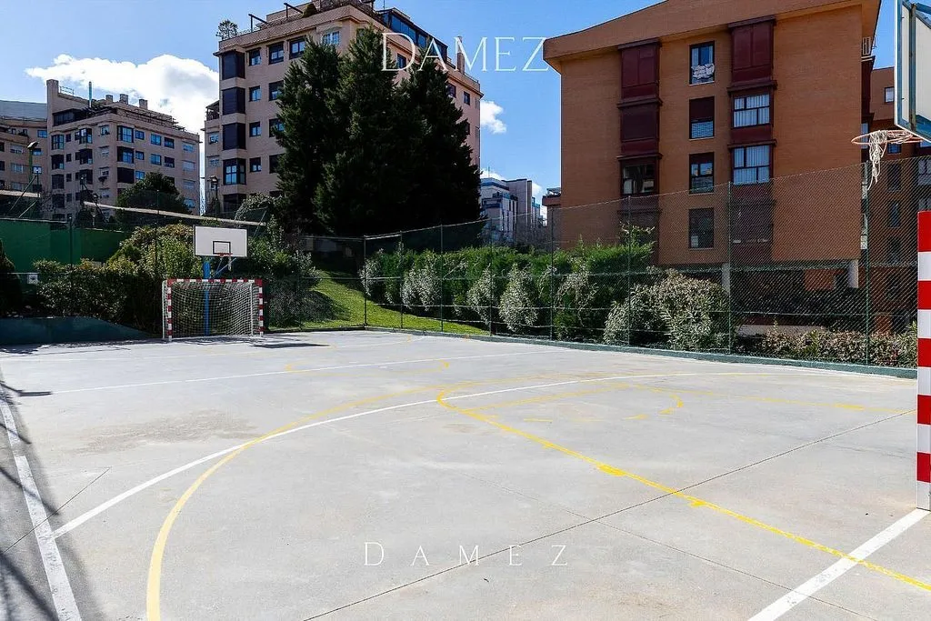 Välivaade - Apartment with Pool in San Blas, Madrid