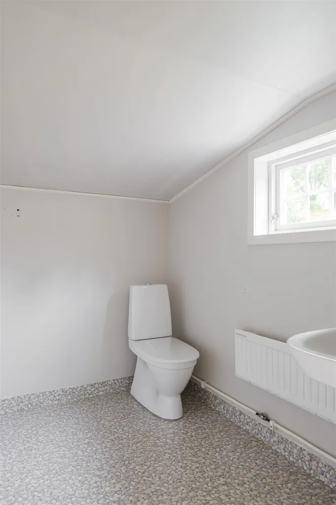 Vannitoad - Charming Property with Development Potential near Kinnekulle