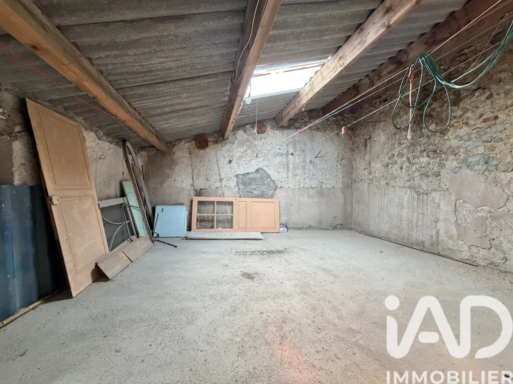 Garaaž - Village House with Renovation Potential in Puimisson