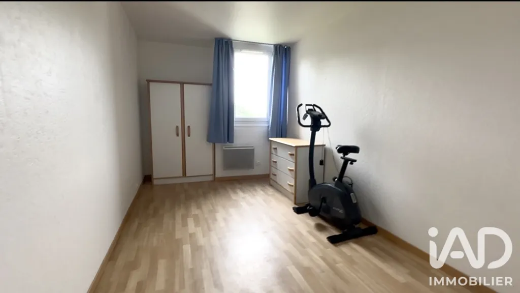 Camere da letto - Secure 4-Bedroom Apartment with Balcony in Gonesse