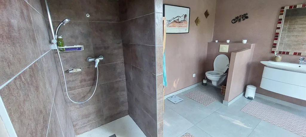 Vannitoad - Architectural Villa with Pool in Claira