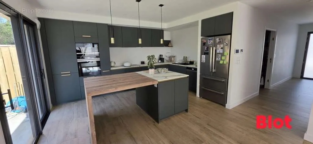 Cucina - Contemporary House with Garden in Lorient