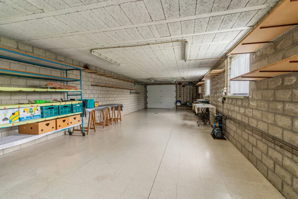 Garage - Maison avec Terrasse et Garage à Dessel