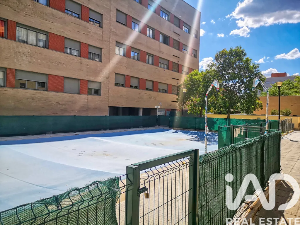 Bassein - Garage with Pool Access in Alcobendas