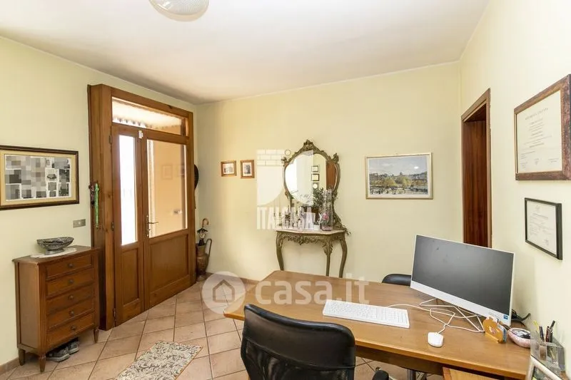 Bureau - Rustic Farmhouse with Garden in Roverbella