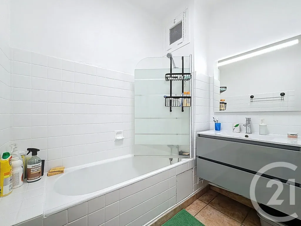 Bathrooms - 4-Bed Apartment with Balcony in Perpignan Centre